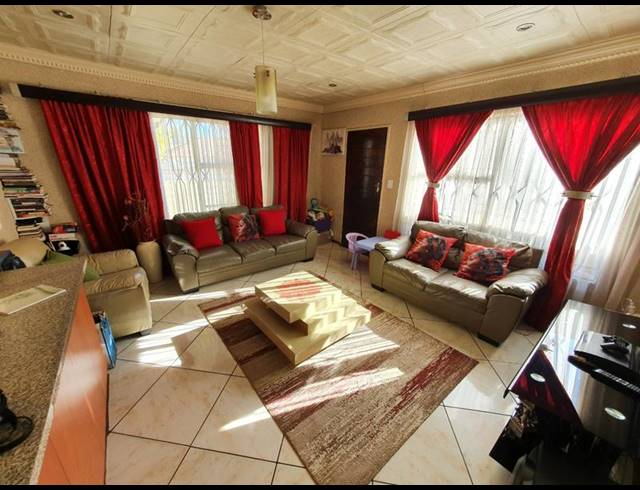 3 BEDROOM HOUSE FOR SALE IN THE ORCHARDS